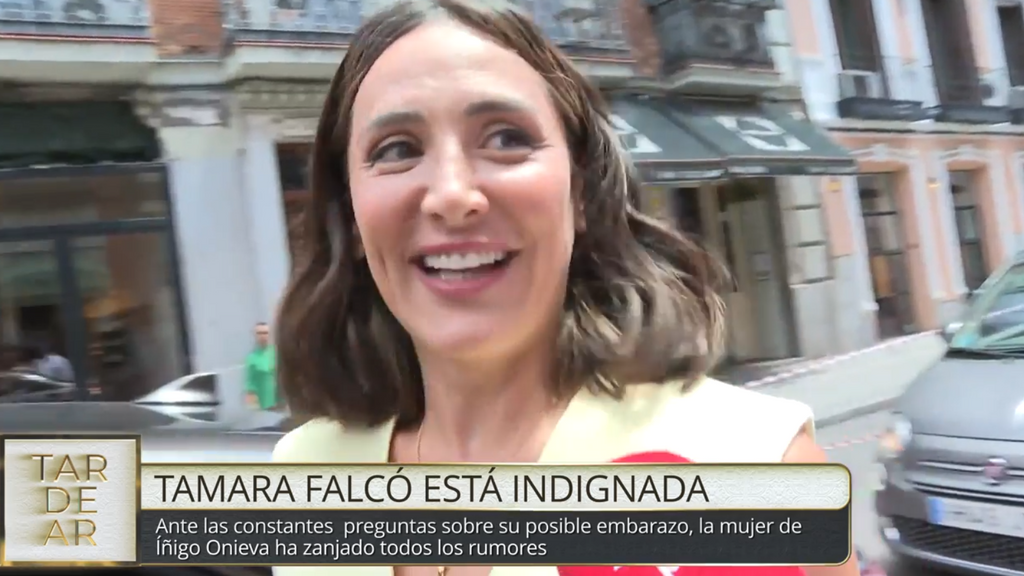 Tamara Falcó hablando con la prensa sobre su posible embarazo