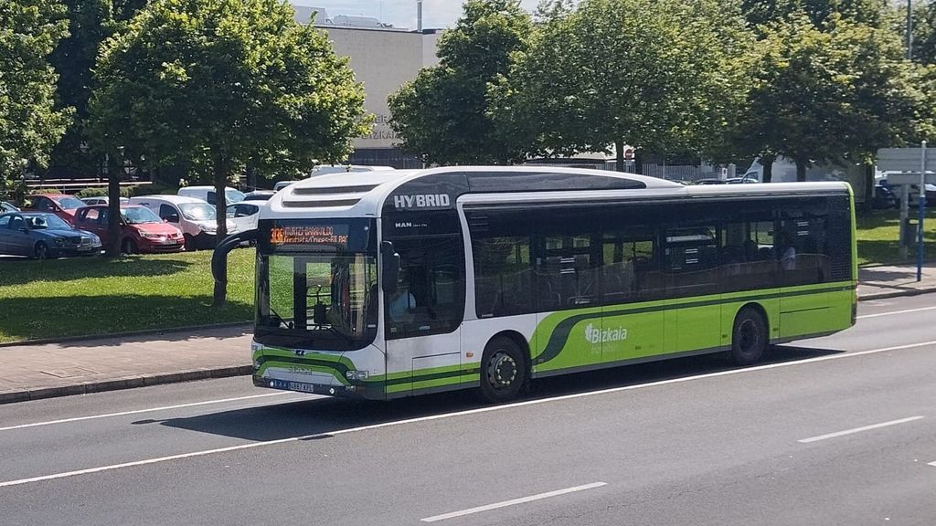 Un autobús urbano, esta mañana en Bilbao