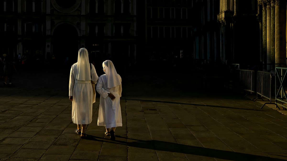 Una pareja de monjas