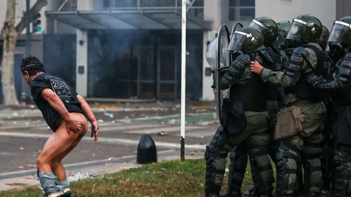 Protestas en Argentina tras la aprobación de la 'ley de bases' de ...