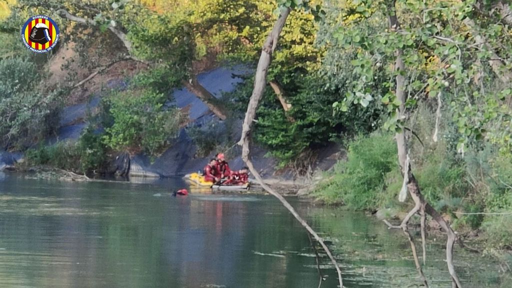 Buscan a un menor desaparecido mientras se bañaba en el río Júcar, en Alzira