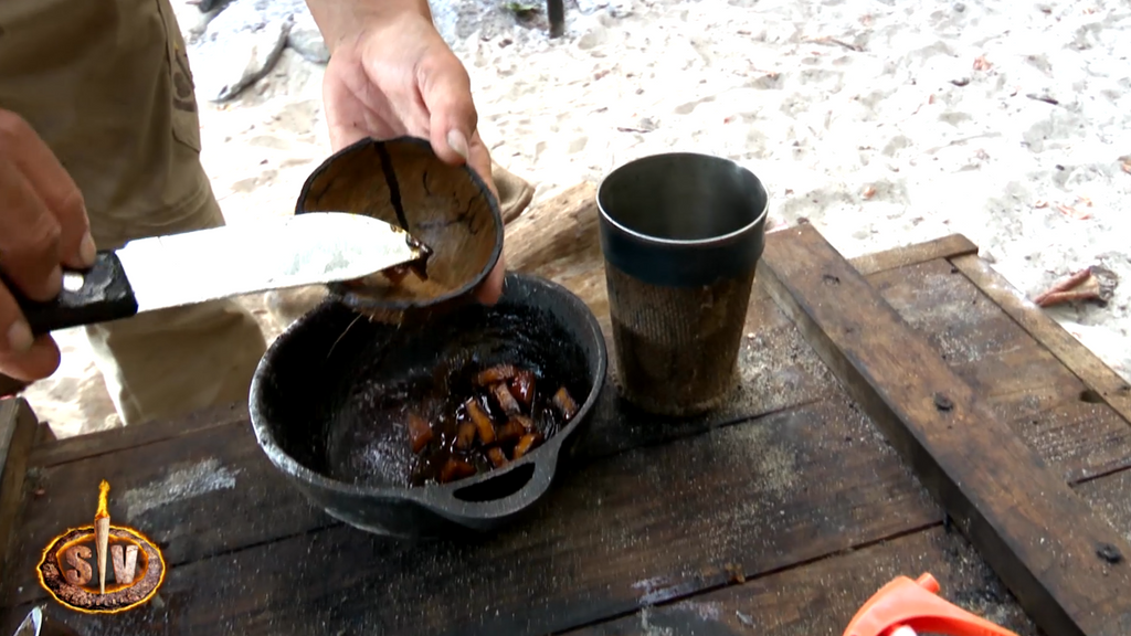 El coco caramelizado que Arkano le ha preparado a Gorka y Rubén Torres en Honduras