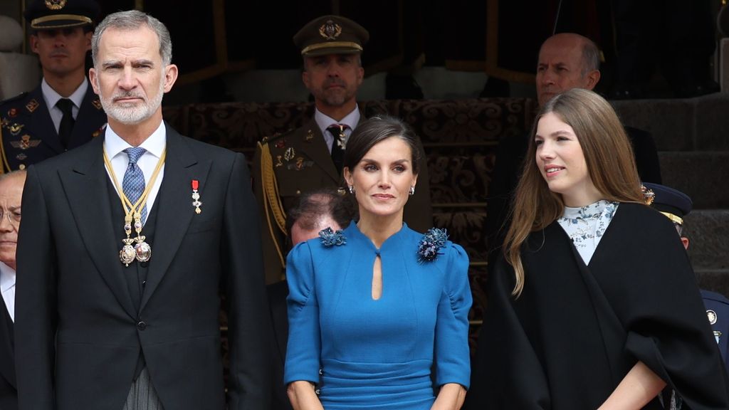 Los reyes Felipe y Letizia y la infanta Sofía en el acto de jura de la Constitución de la princesa Leonor.