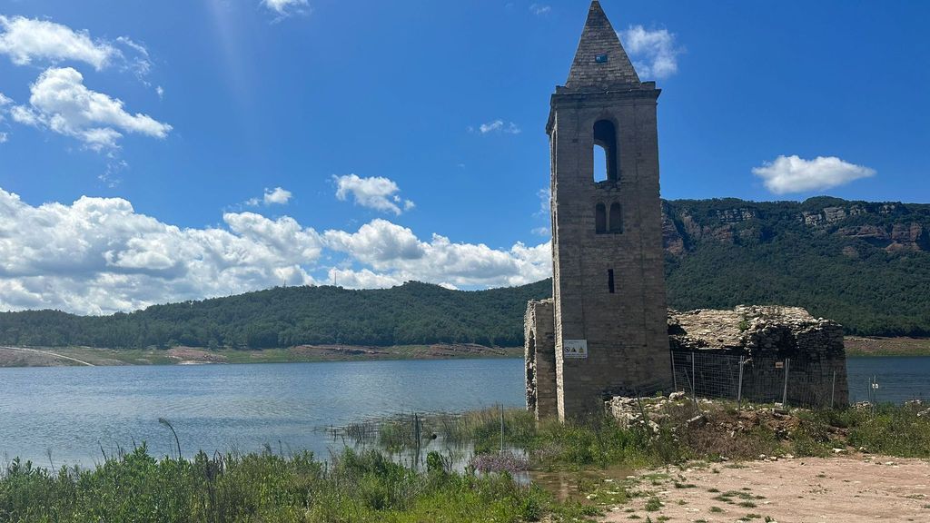 La remontada del pantano de Sau, un símbolo de la sequía que vuelve a tener agua en la base de su iglesia