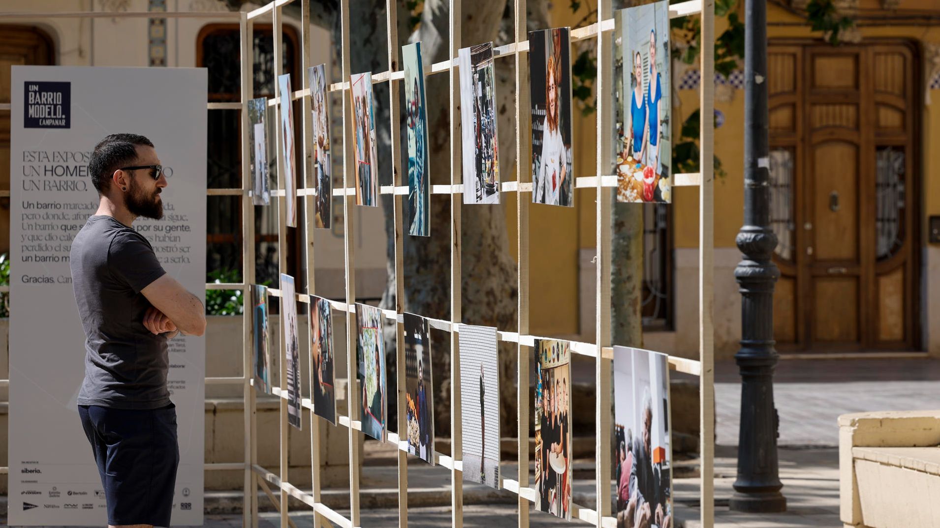 "Un barrio modelo": la exposición que ayuda a los afectados por el incendio de Campanar