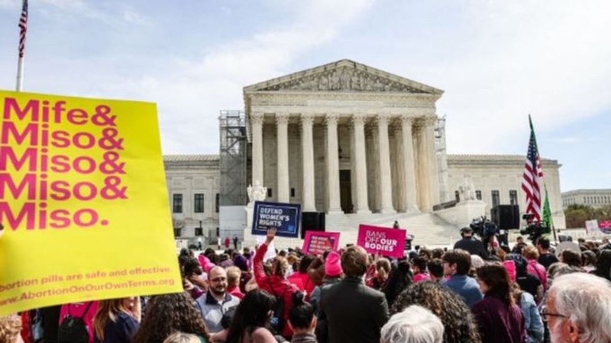 El Supremo permitirá que la píldora abortiva mifepristona seguirá siendo legal y se podrá comprar en EEUU