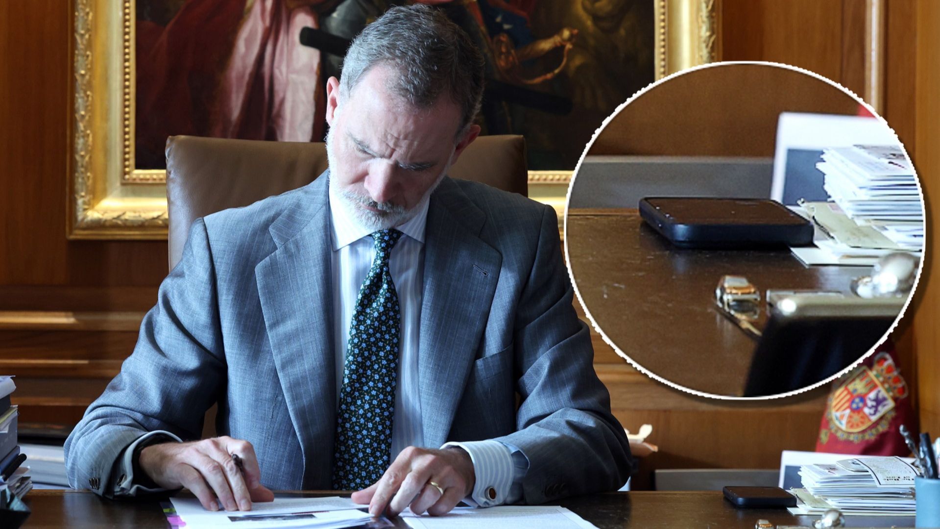 Felipe VI y la llamada que ha recibido en su móvil.