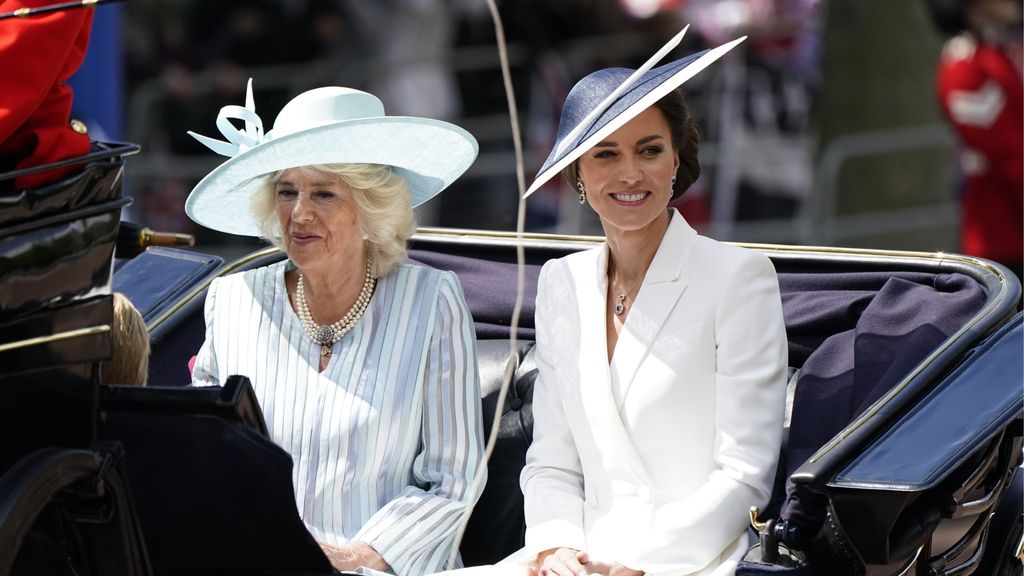 Kate Middleton y la reina Camilla durante el desfile Trooping the Colour