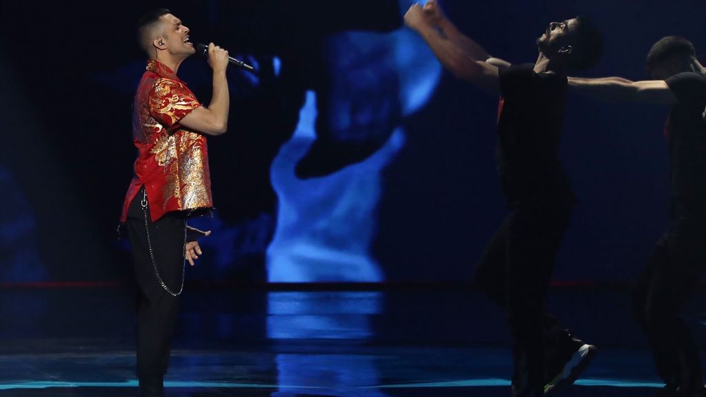 Mahmood, interpretando 'Soldi' sobre el escenario de Eurovisión
