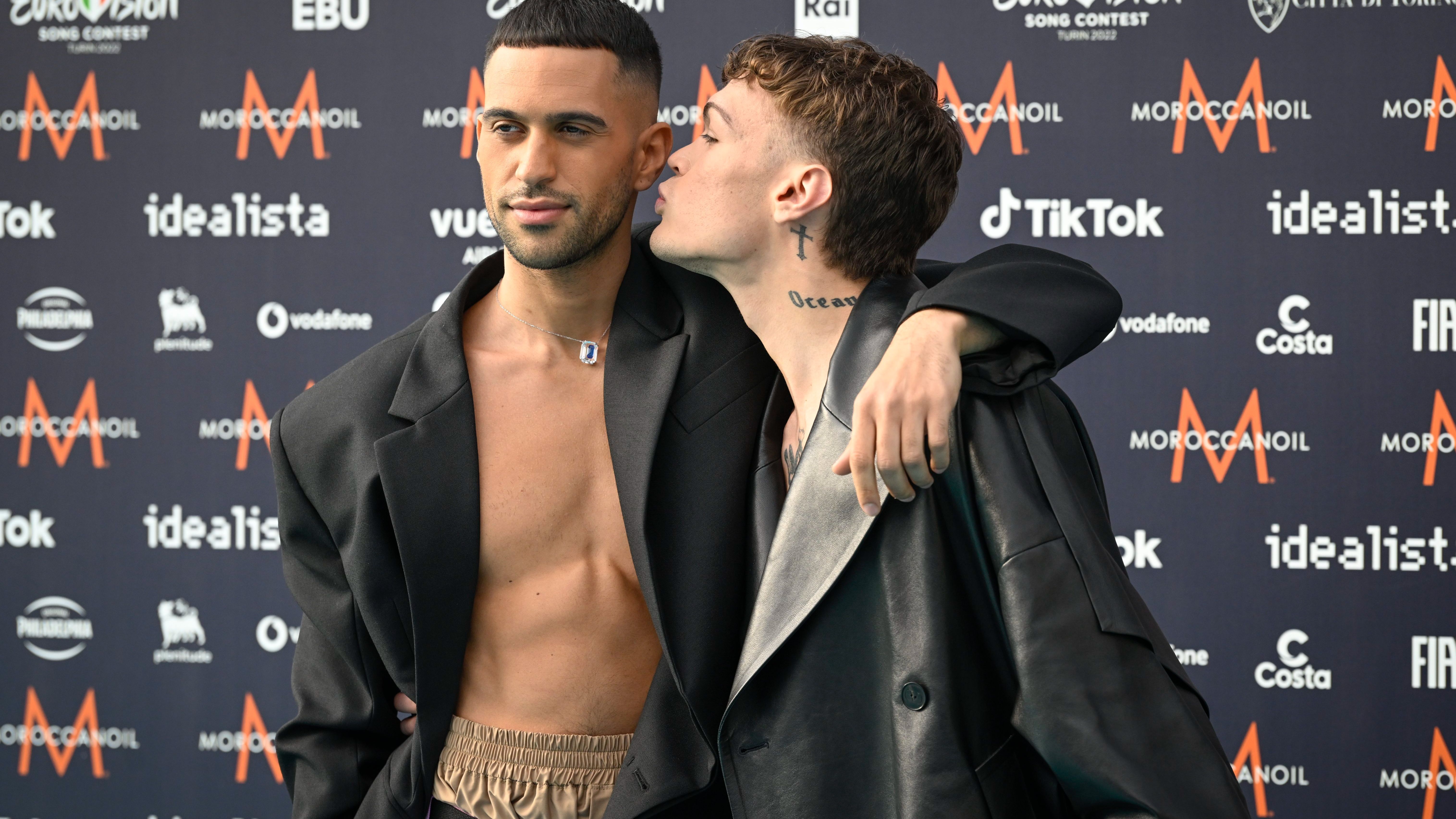 Mahmood, junto a Blanco en la alfombra turquesa de Eurovisión 2022