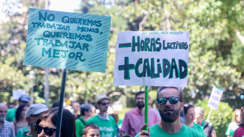 Carteles en la manifestación por la educación pública madrileña