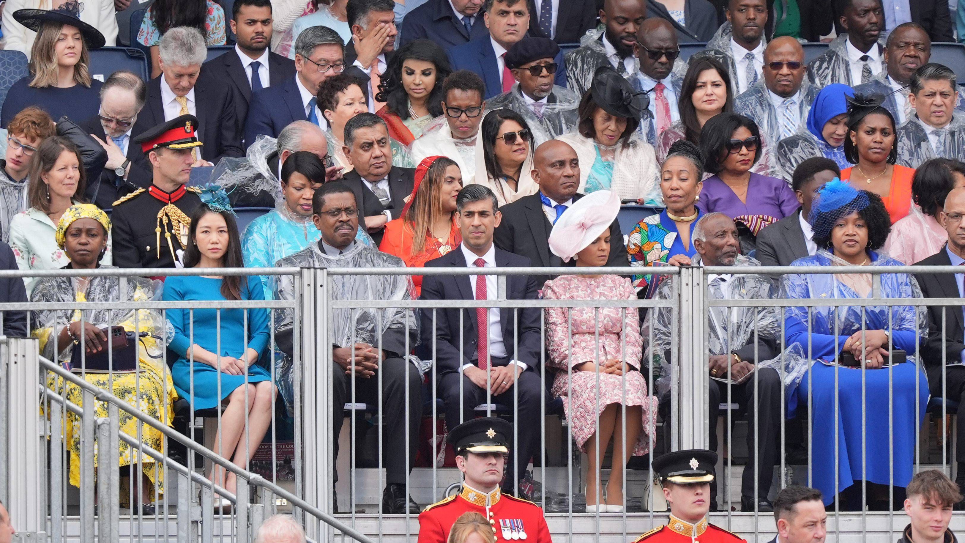 El primer ministro Rishi Sunak, entre los asistentes