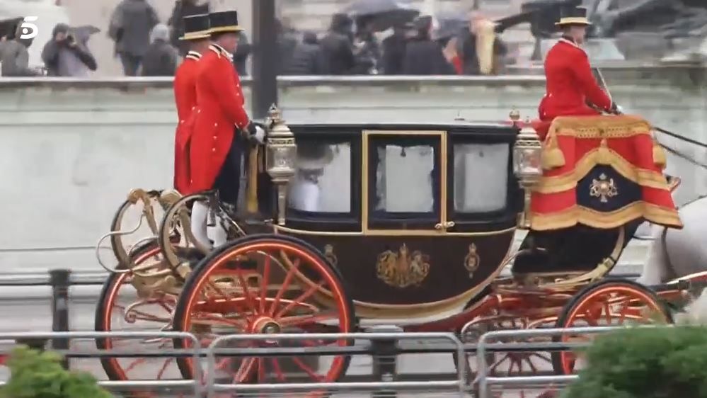 Finaliza el desfile y la familia real regresa al Palacio de Buckingham