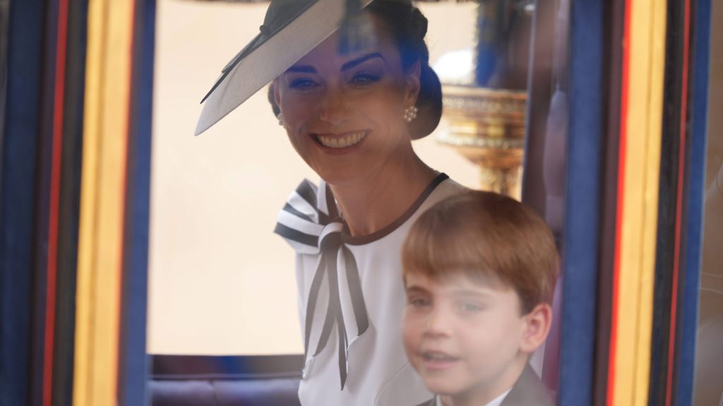 Kate Middleton reaparece junto a la familia real en el desfile por Londres
