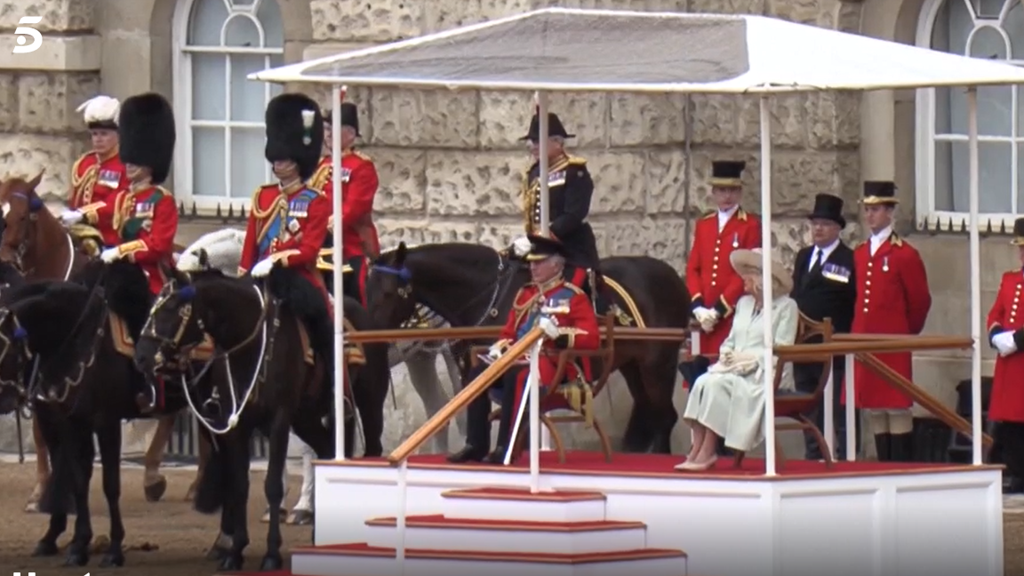 Los reyes Carlos III y Camila, en el Horse Guards Parade