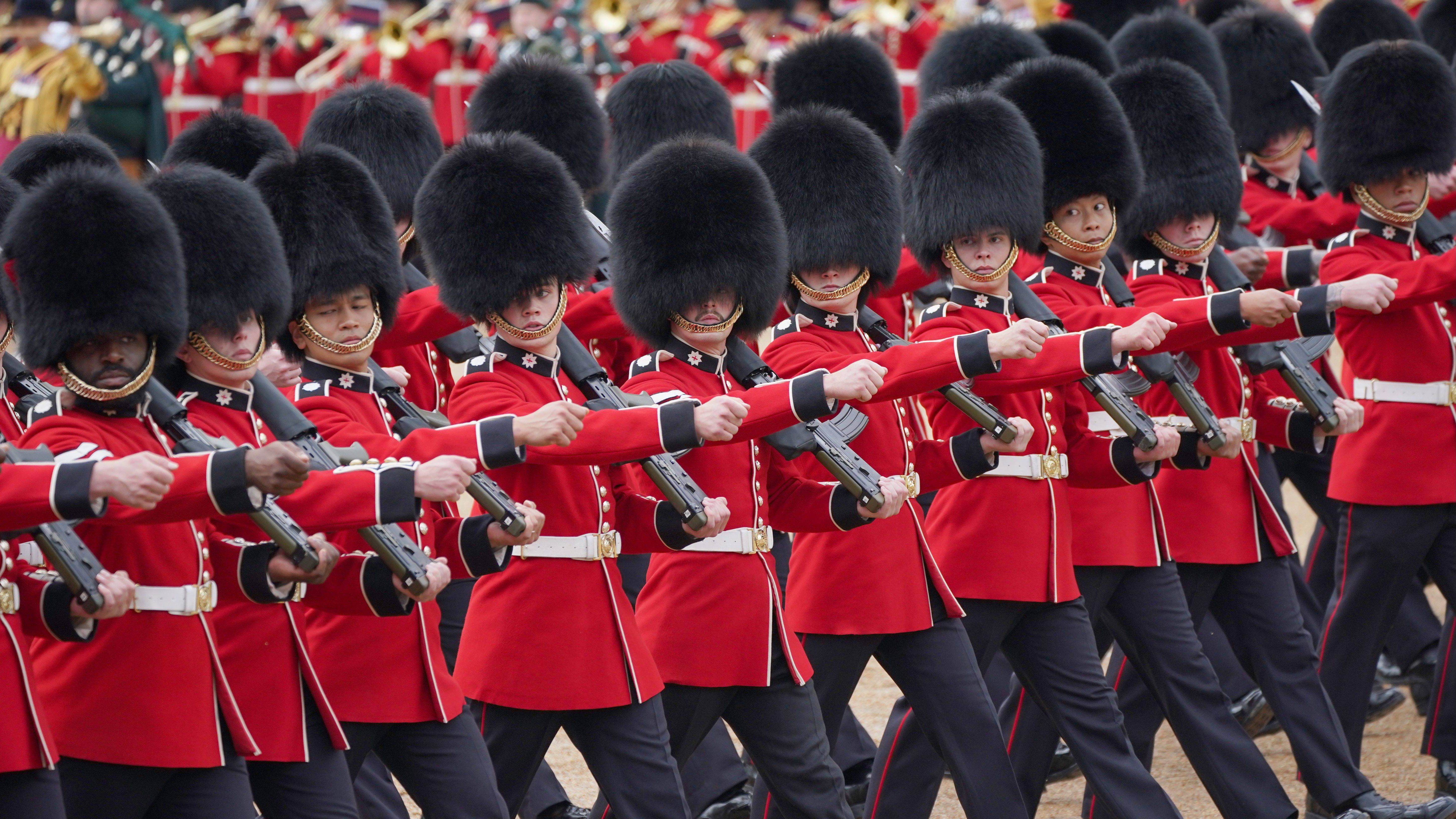 Miembros de la Guardia Galesa durante la ceremonia Trooping the Color