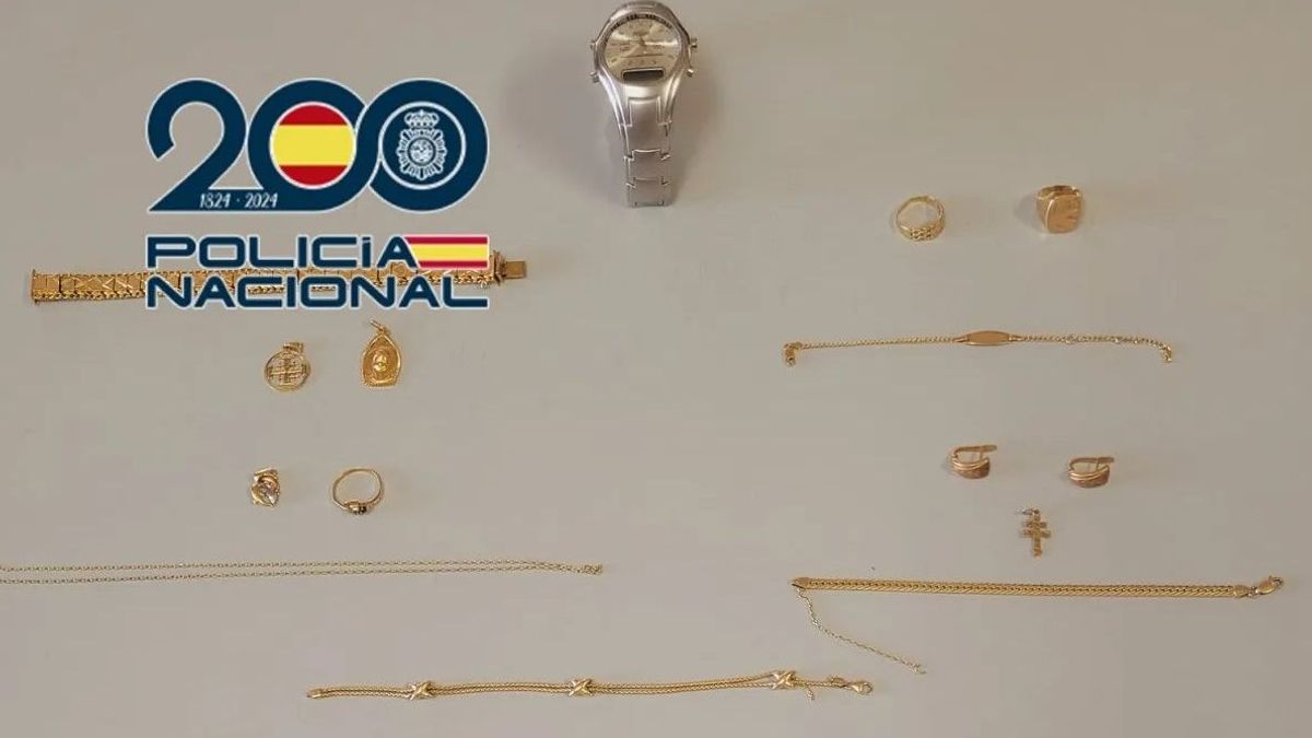 Joyas de oro y un reloj