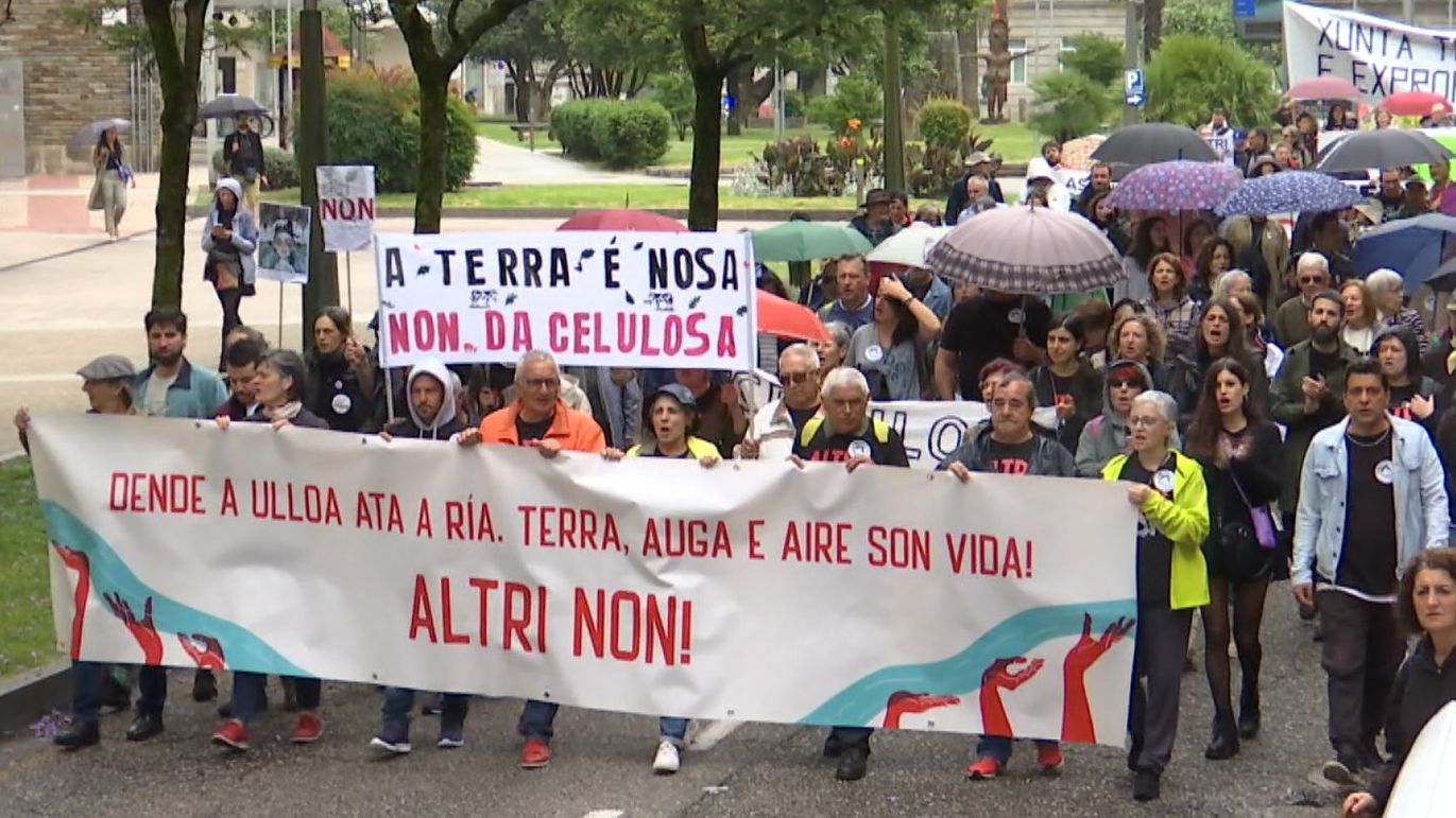 Manifestación contra la "megacelulosa" de Altri en Palas de Rey