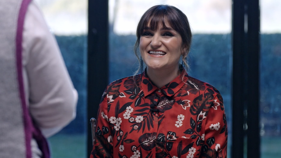 Rozalén se emociona al escuchar a una reportera única cantar ‘La puerta violeta’