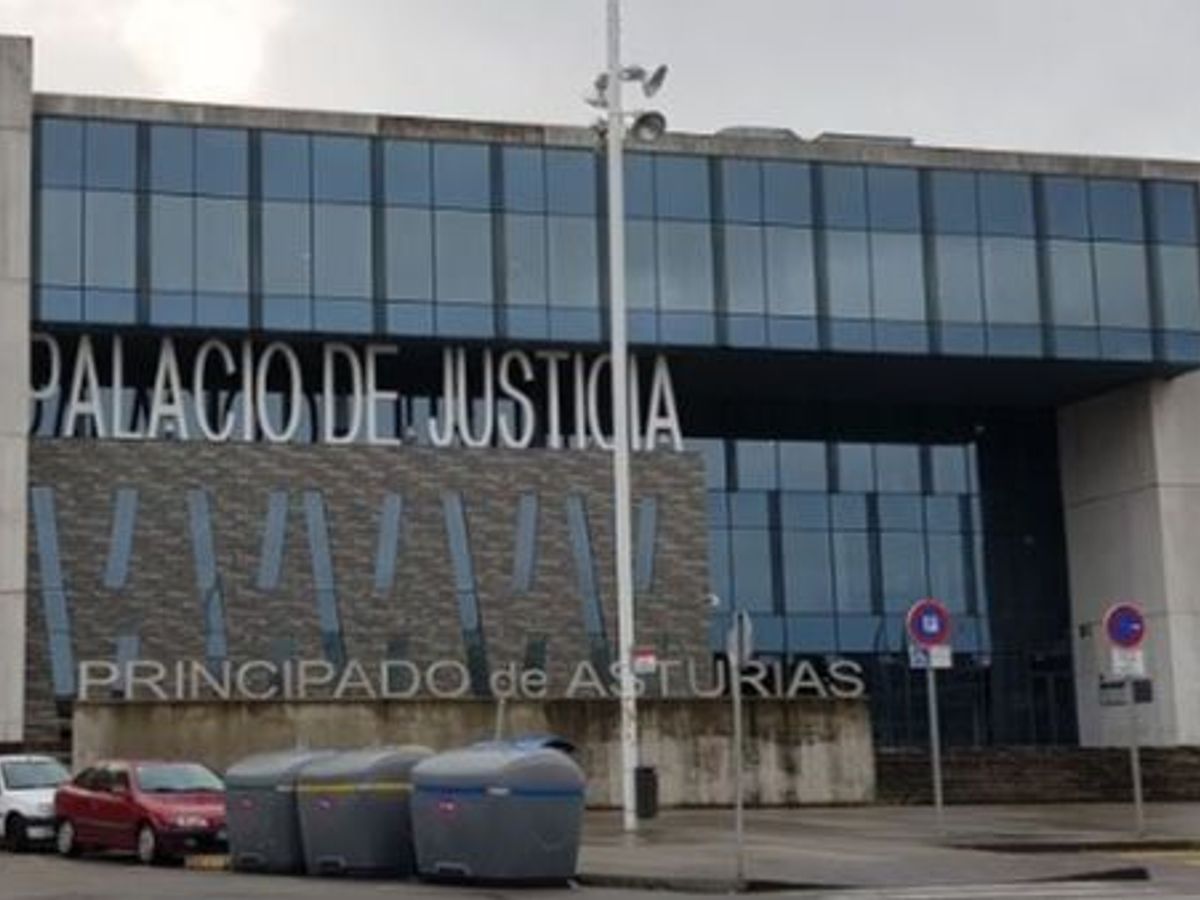 Juzgan a un hostelero en Gijón por besar y tocar a una camarera