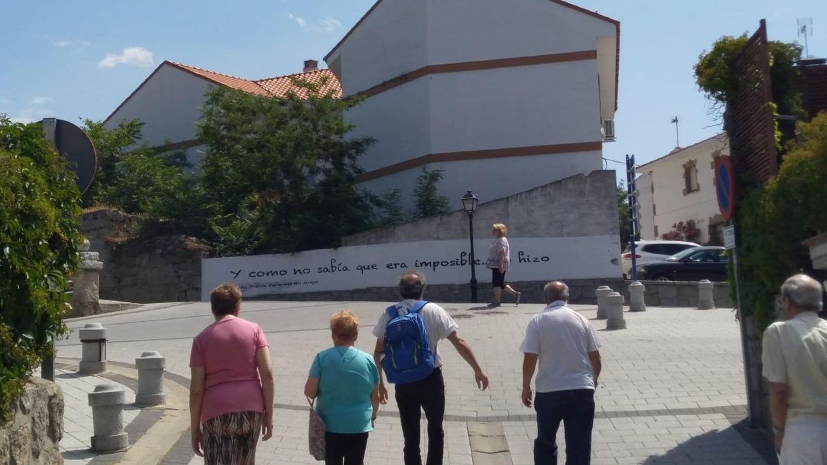 Colmenar del Arroyo, el pueblo de Madrid que homenajea la poesía llenando sus calles de literatura