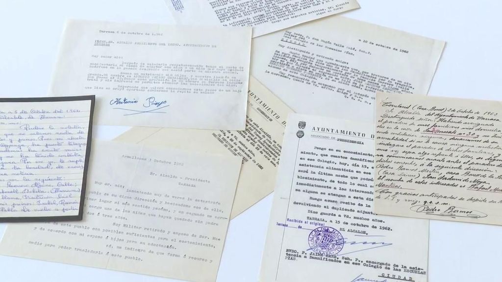 Documentos del Archivo Histórico de Terrasa con cartas de solicitud de adopción tras la riada de 1962