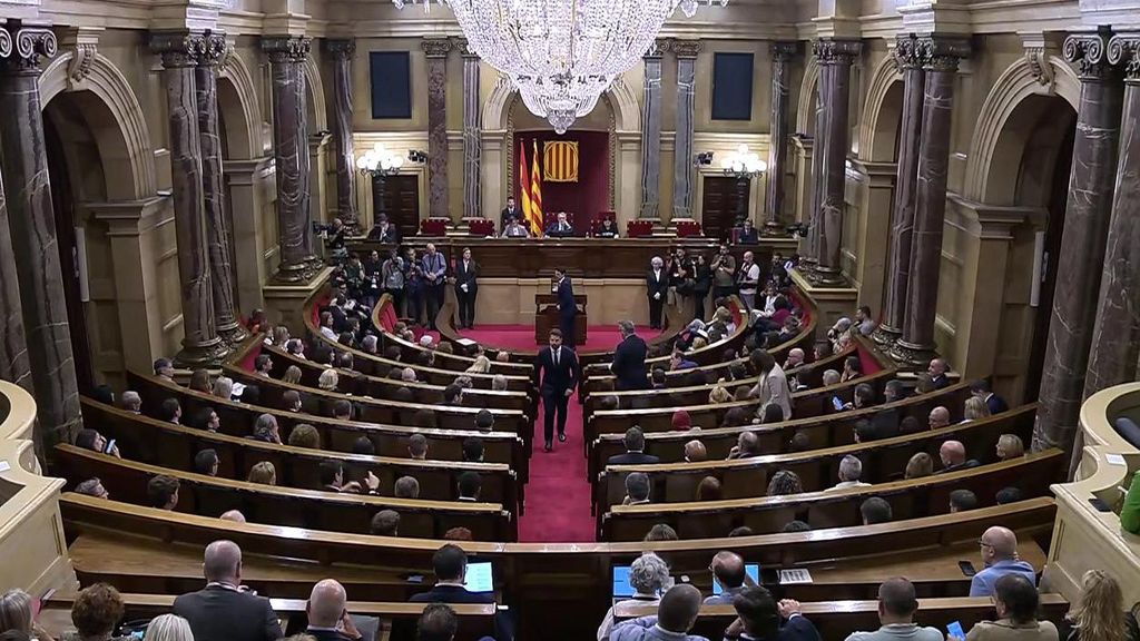 El Constitucional revisará el acuerdo del Parlament que admitió el voto delegado de Puigdemont y Puig