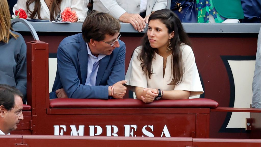 José Luis Martínez-Almeida y Teresa Urquijo en la Plaza de las Ventas, a 11 de junio de 2023.