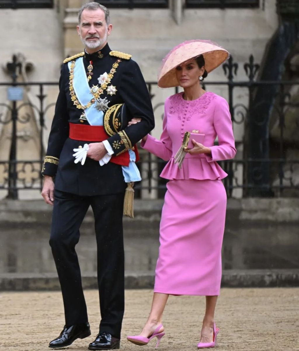 La reina Letizia con traje de dos piezas de Carolina Herrera, en 2023