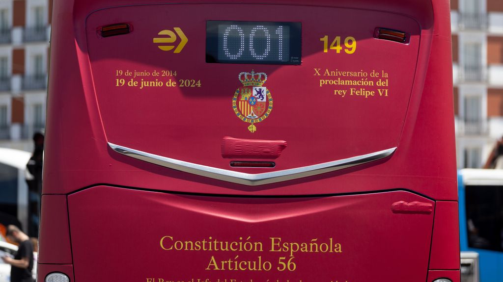 Autobuses decorados por el 10º aniversario de la proclamación como rey de Felipe VI