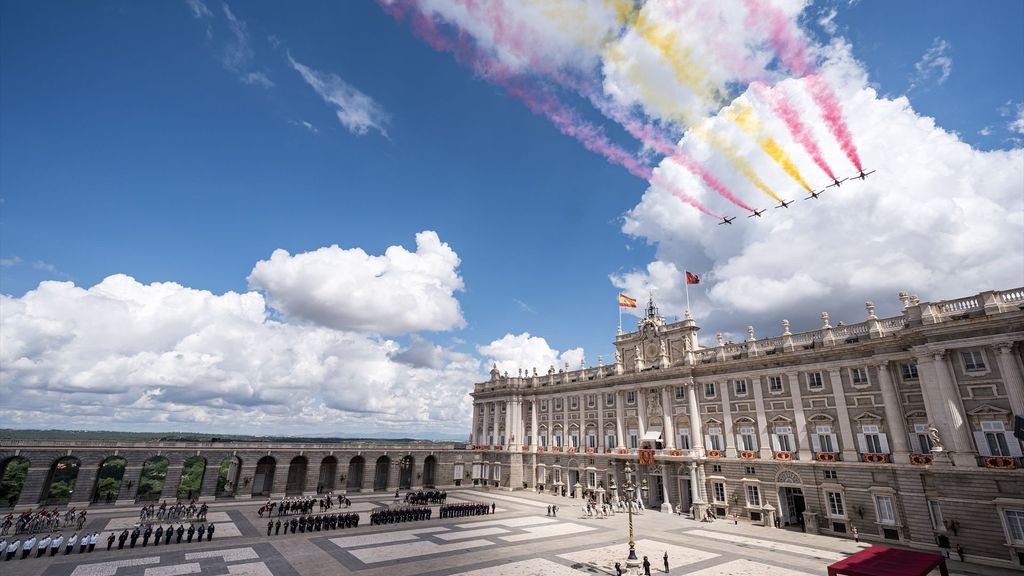 Décimo aniversario del rey Felipe VI: la multitud lo arropa desde los alrededores del Palacio Real
