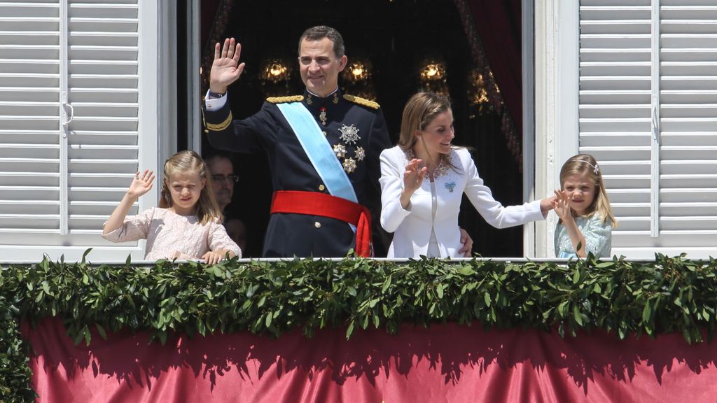 Los reyes Felipe y Letizia, la princesa Leonor y la infanta Sofía el 19 de junio de 2014.