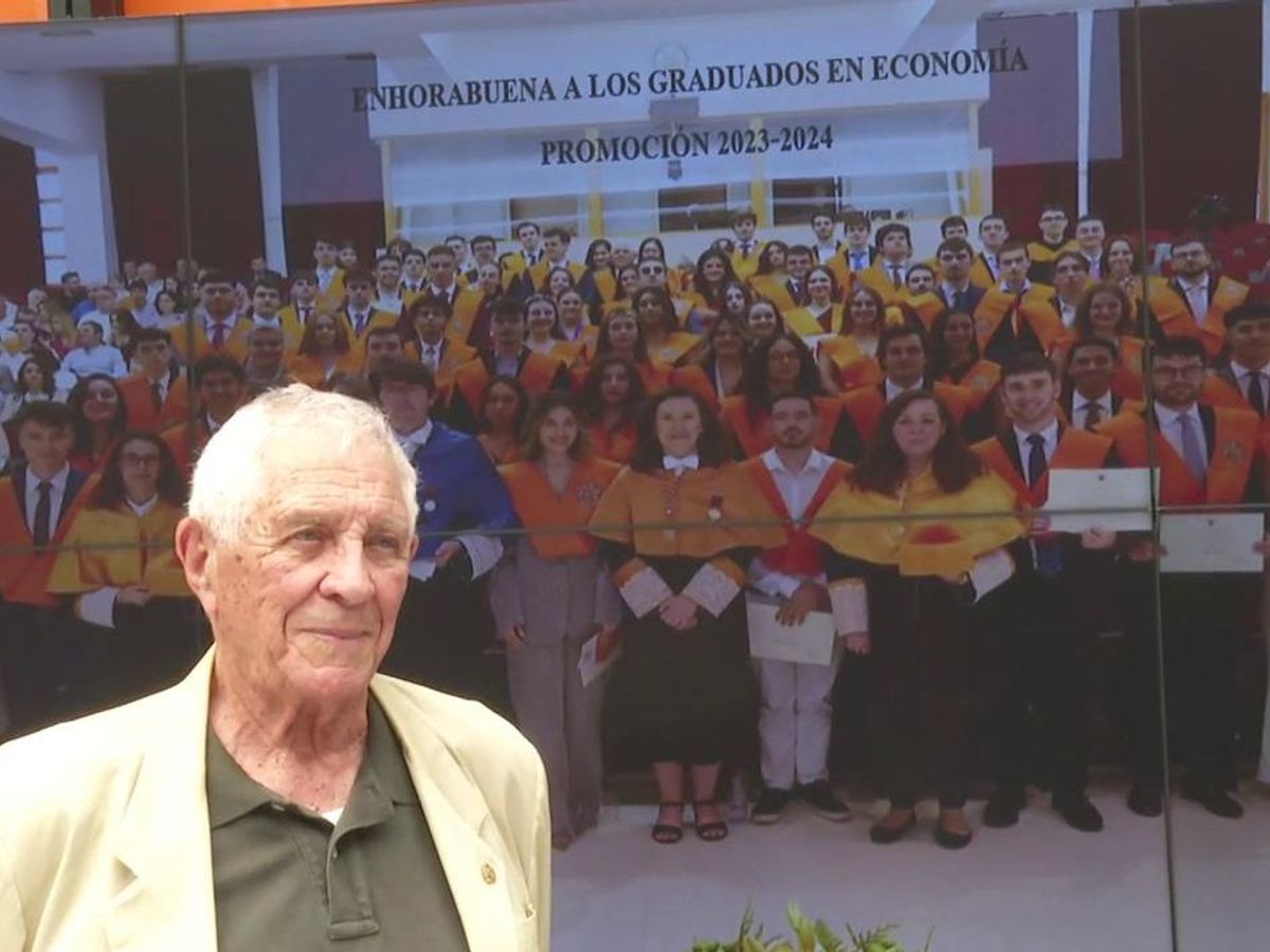 Un hombre de 91 años se gradúa en la facultad Ciencias Económicas de la UCM