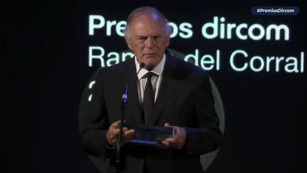 Pedro Piqueras, galardonado con el Premio Dircom por su compromiso con la verdad