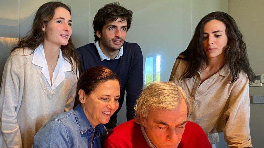 Carlos Sainz Jr. comparte el primer posado de su sobrino junto a sus hermanas (Imagen Instagram: carlossainzoficial)