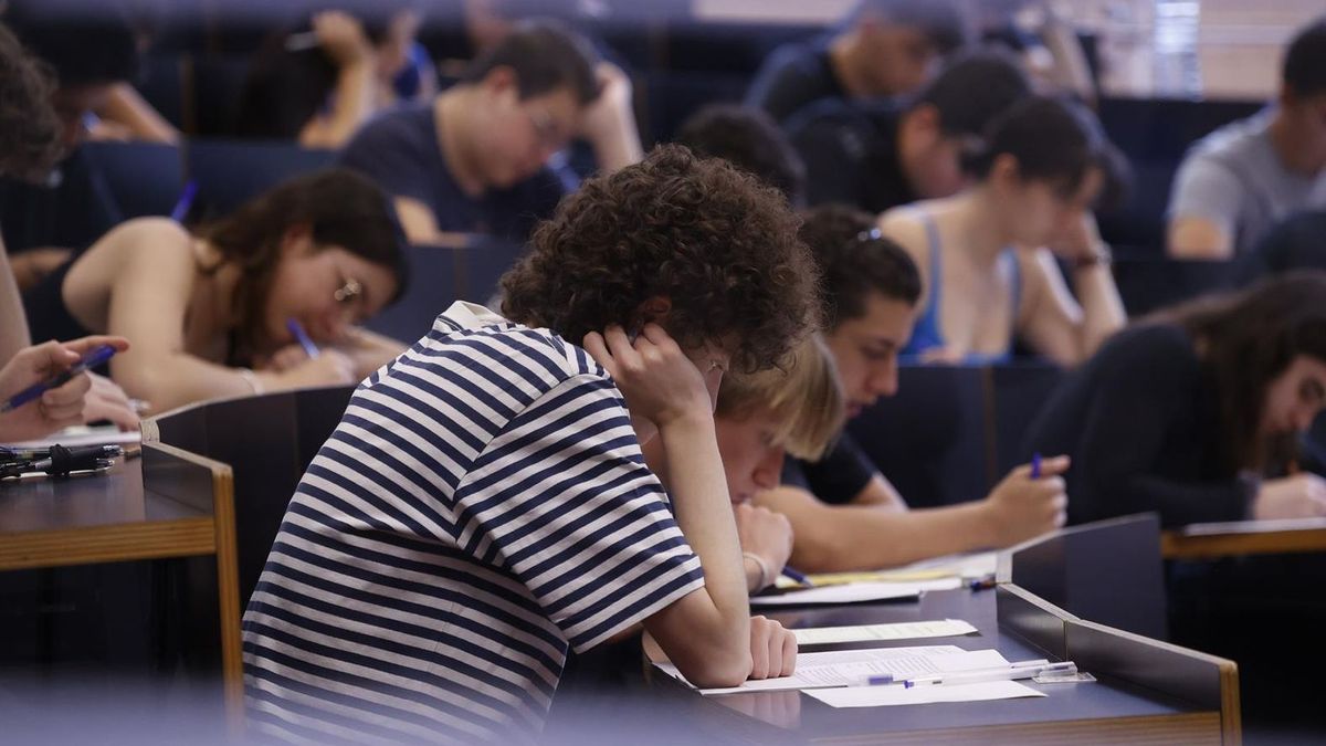 Dos alumnos de Barcelona, la mejor nota de una EVAU en Cataluña suspendida en Matemáticas