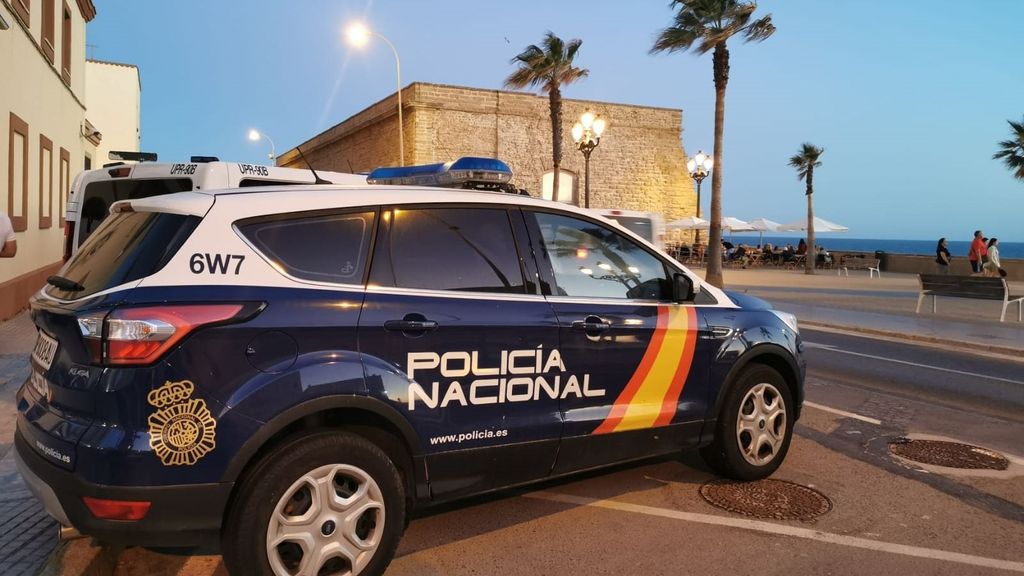 Hallan dentro de un coche en Cádiz el cadáver de un hombre que constaba como desaparecido hace 20 días