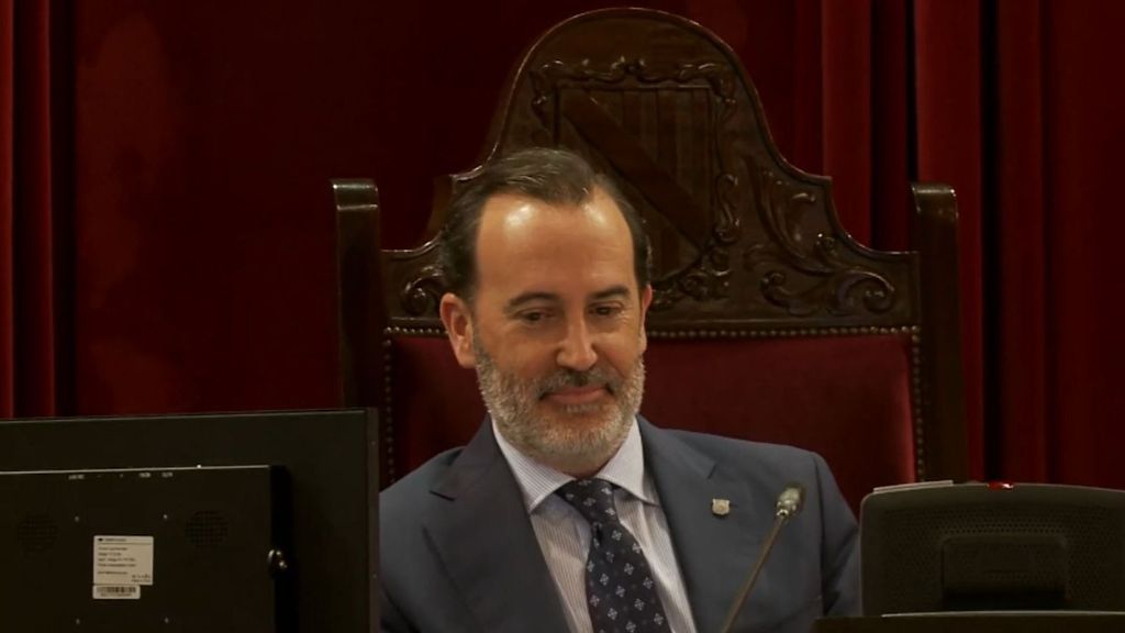 Tensión en el pleno del Parlamento balear: Gabriel Le Senne pide disculpas pero no dimite