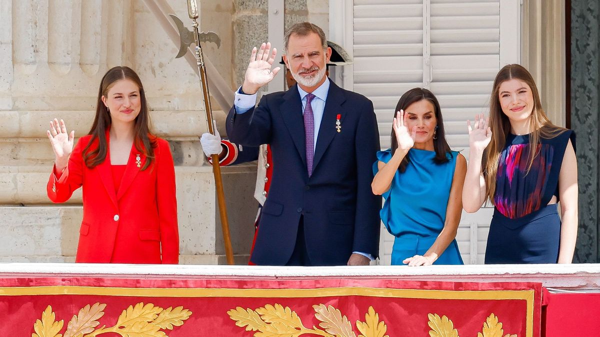 La familia real, en el solemne cambio de Guardia Real