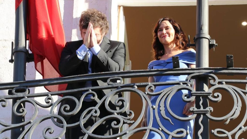Milei y Ayuso en el balcón de la Casa Real de Correos de Madrid