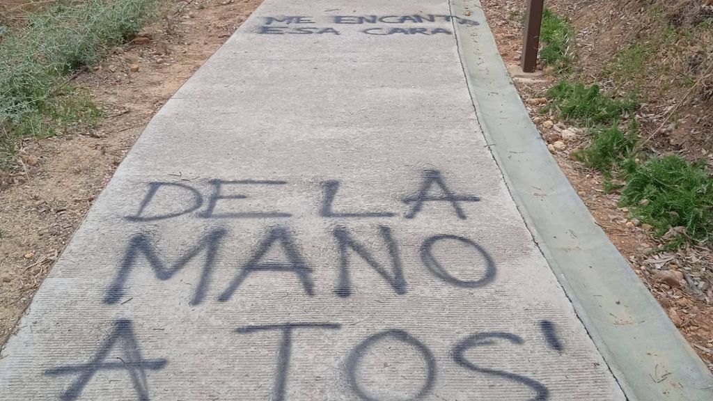 PIntadas vandálicas en un sendero en Huelva