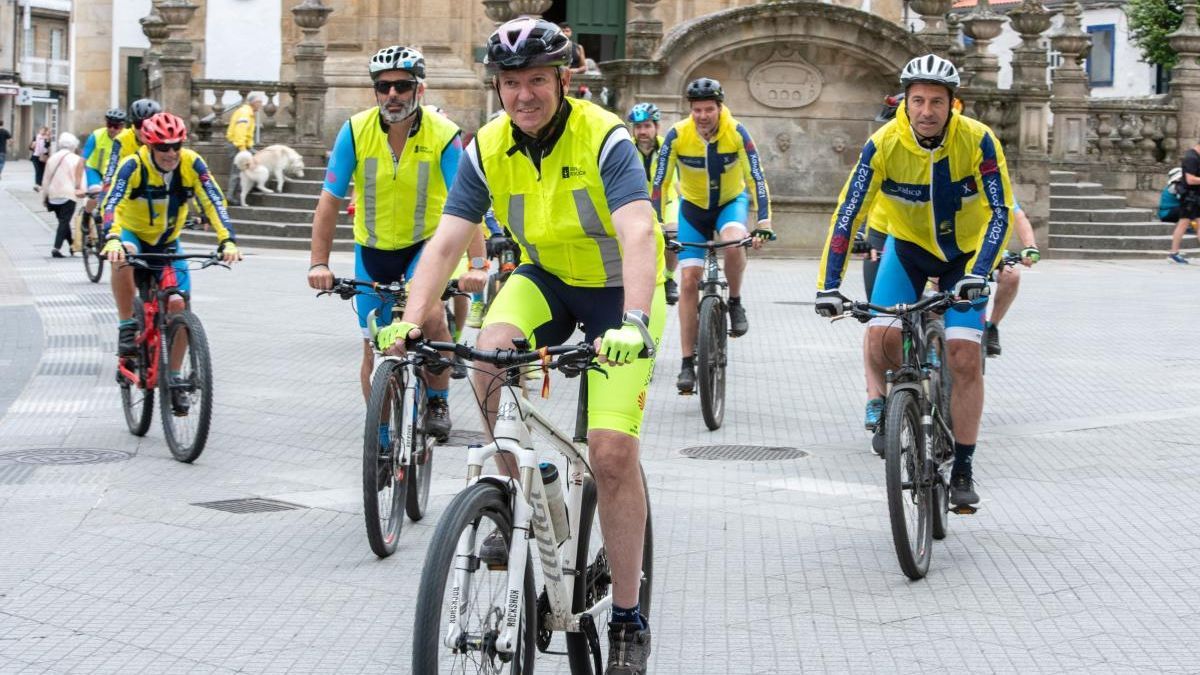 El presidente Alfonso Rueda, en bicicleta