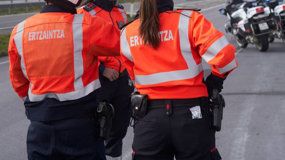 La Ertzaintza mantiene acordonado el centro comercial Ballonti, en Vizcaya, tras un aviso de bomba