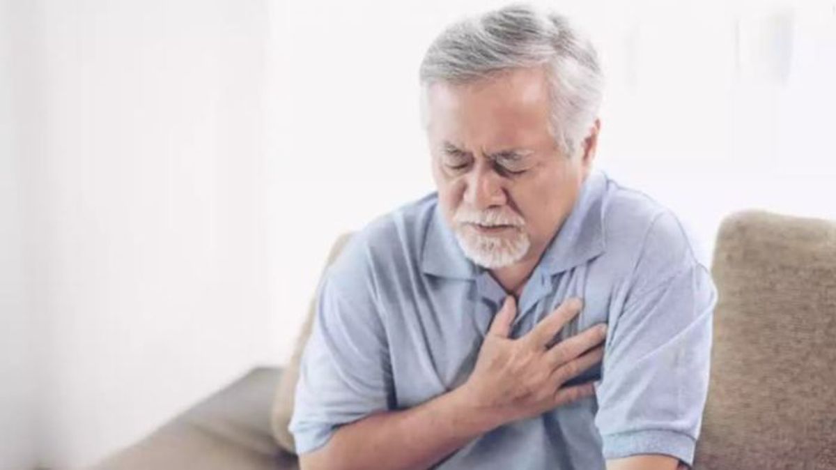 Los cardiólogos alertan del síntoma común de un infarto que solemos ignorar