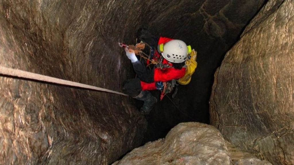 Cómo es la ruta de la cueva de Cantabria en la que desaparecieron dos espeleólogos: fría y agotadora