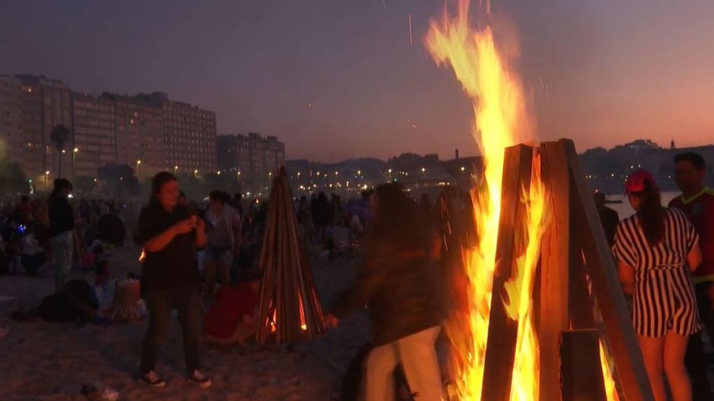 Las hogueras de San Juan: una madrugada de fiesta para dar la bienvenida al verano en España