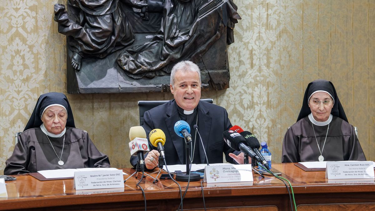 Monjas clarisas acompañan al arzobispo de Bugos, Mario Iceta