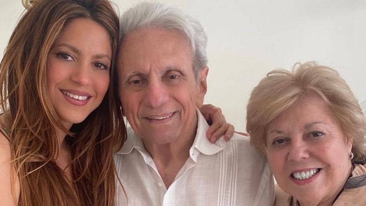 Shakira con sus padres.