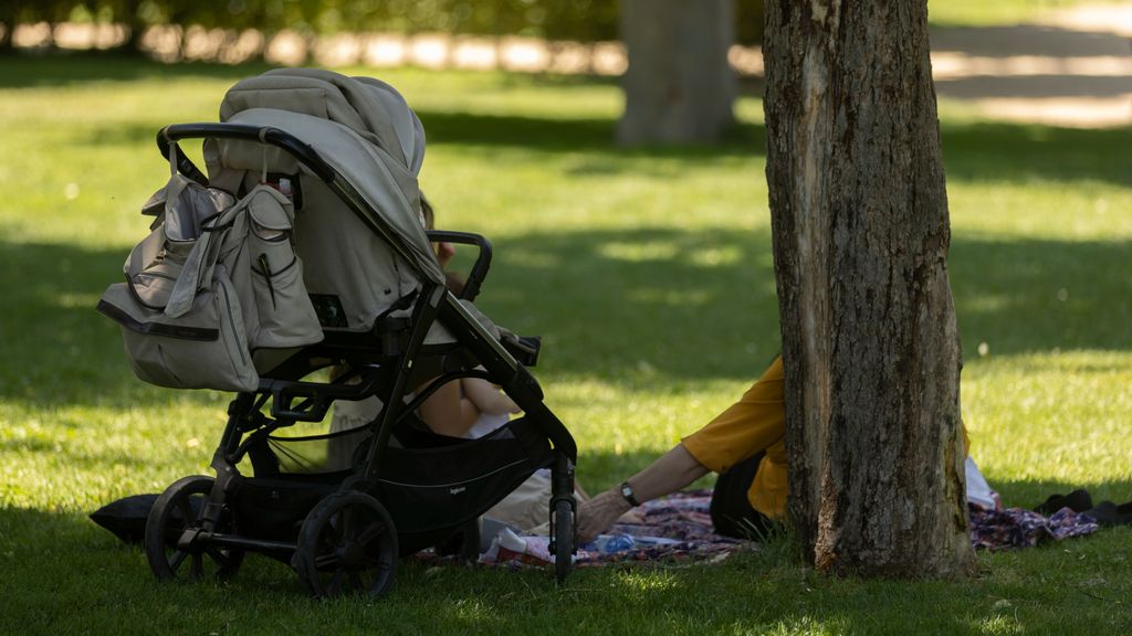 Una famila en el parque del Retiro