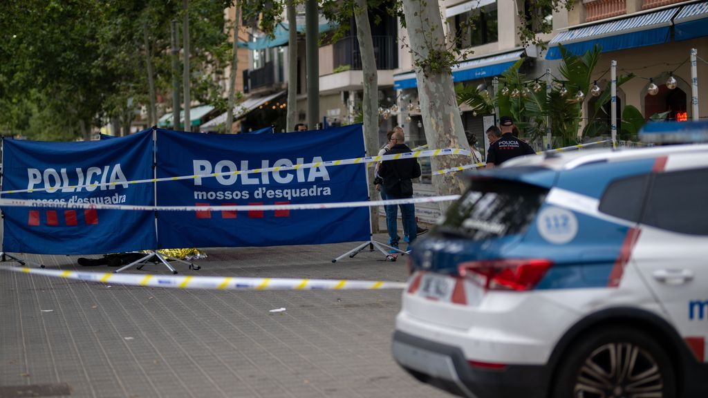 El detenido por presuntamente degollar a un joven en Barcelona llevaba la camiseta manchada de sangre